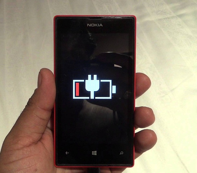 Không nên để đến khi điện thoại Nokia hết pin mới sạc