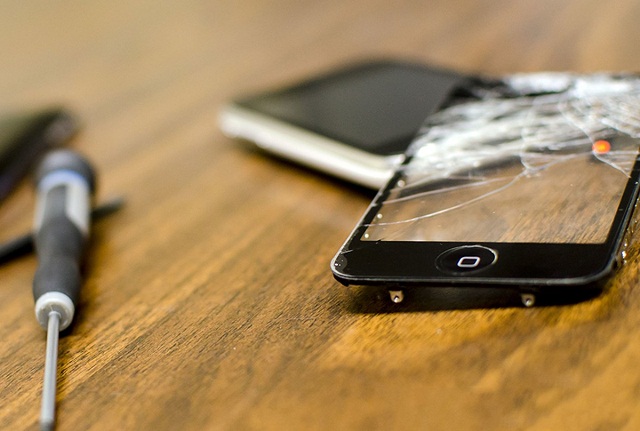 iPhone bị rơi vỡ cũng có thể khiến nút Home hư hỏng