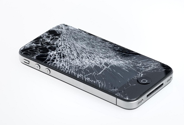 iPhone 4 nứt kính cần thay kính
