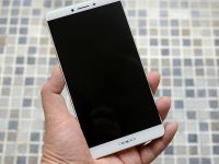 Mất nguồn khiến màn hình điện thoại OPPO chỉ toàn màu đen