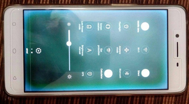 Màn hình điện thoại OPPO bị ám màu
