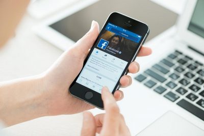 Dùng video để làm ảnh nền để thu hút sư chú ý cho Fanpage