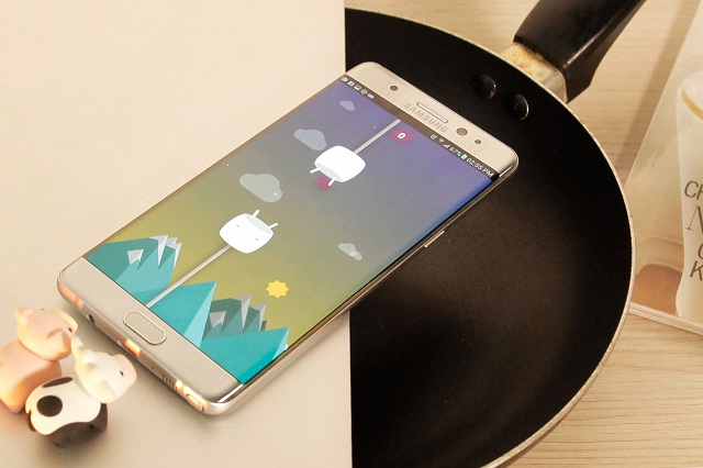 Đây là một trò chơi tương tự Flappy Bird nhưng được cài sẵn trên Android