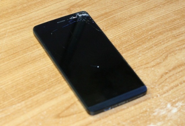 Thay kính Wiko khi mặt kính ngoài nứt bể